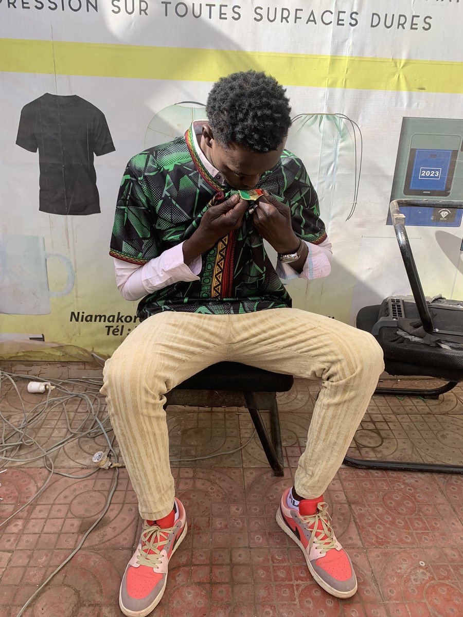 LSAMBAKE27's tweet image. A nous pas de #précis la  victoire@