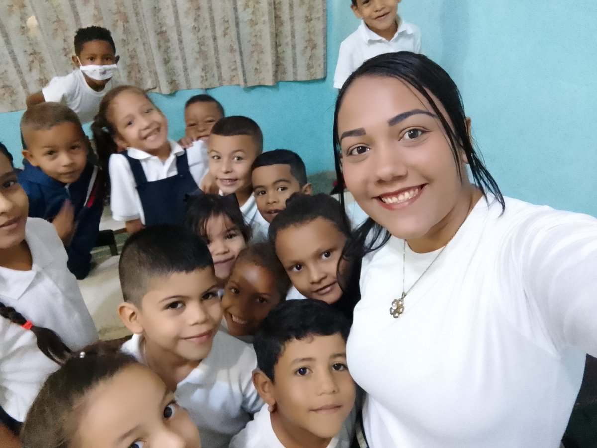 Charlas sobre el día mundial de la paz y la no violencia escolar 1° "D"
