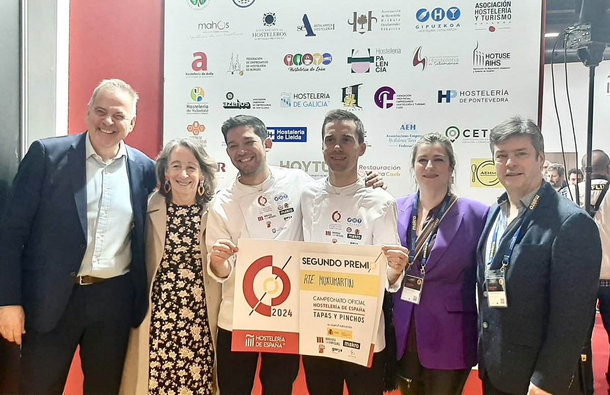 Marisol Garmendia (@mgarmendia_b) on Twitter photo El cocinero Diego Postigo del restaurante Muxumartin ha ganado el segundo premio del Campeonato de España celebrado en el marco de <a href="/madridfusion/">madrid fusion</a> con un bocadillo prensado de ternera con piquillos. Zorionak al equipo donostiarra por el éxito!! El cocinero Diego Postigo del restaurante Muxumartin ha ganado el segundo premio del Campeonato de España celebrado en el marco de <a href="/madridfusion/">madrid fusion</a> con un bocadillo prensado de ternera con piquillos. Zorionak al equipo donostiarra por el éxito!!