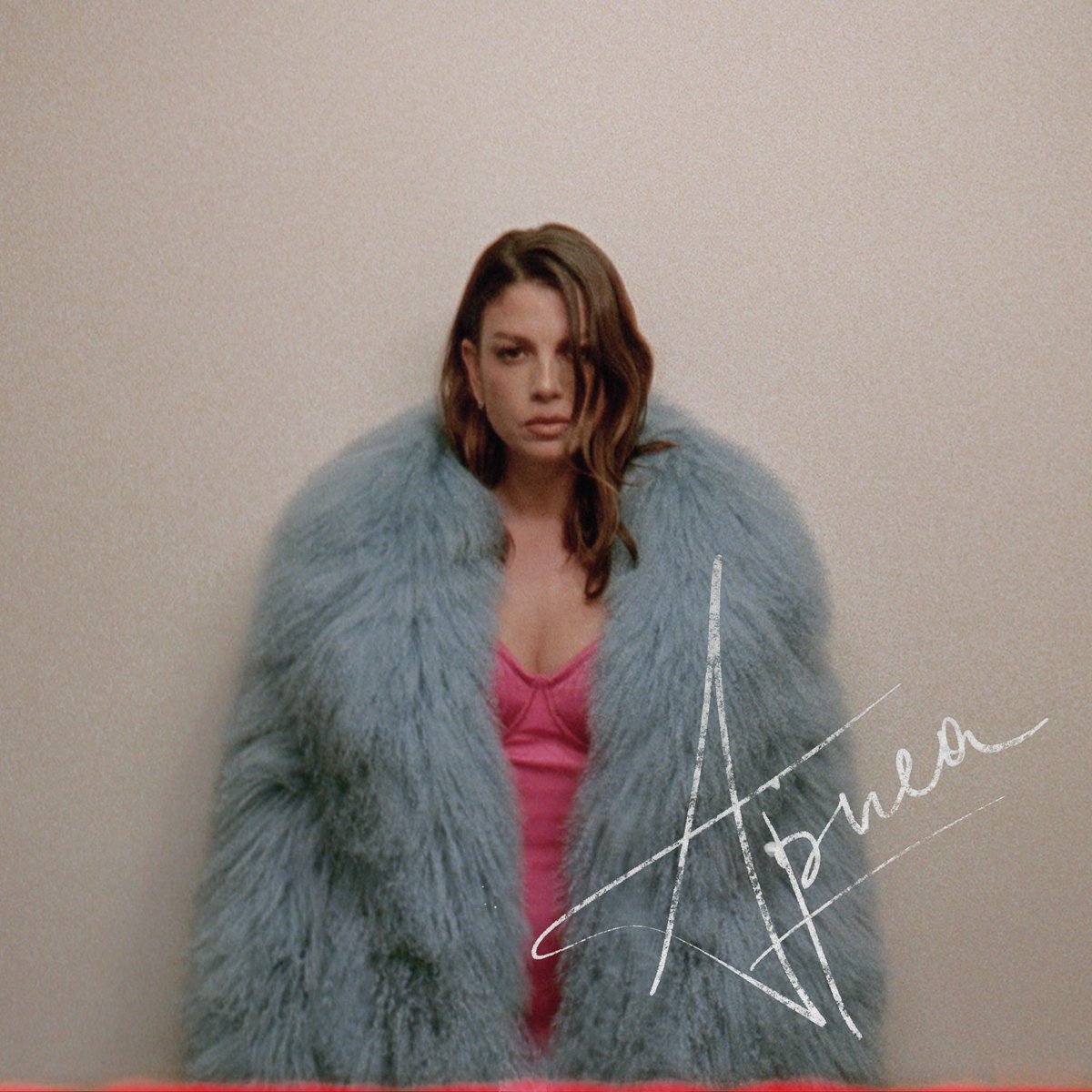 MarroneEmma's tweet photo. Una settimana a Sanremo, una settimana ad APNEA. 
Non vedo l’ora di iniziare questa nuova avventura insieme a voi e voglio promettervi una cosa: ci divertiremo da pazzi 🫧

Presave del brano e preorder dell’unica edizione di SOUVENIR che include APNEA disponibili al link in bio e nelle storie 💿

-7 ad APNEA.