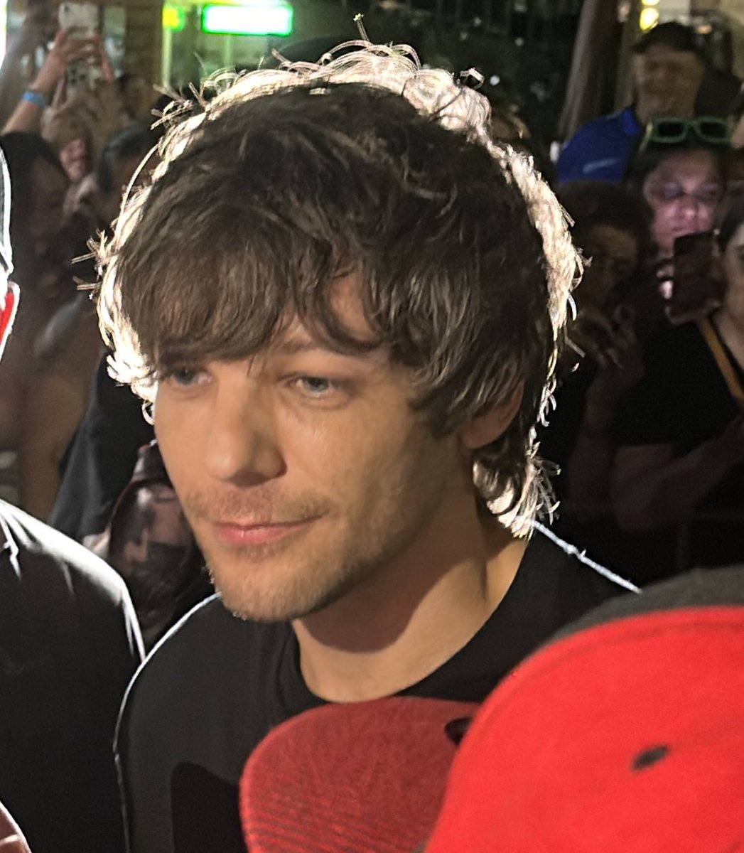 LOUISARCHlVE's tweet photo. https://t.co/Zc93N7sLqL