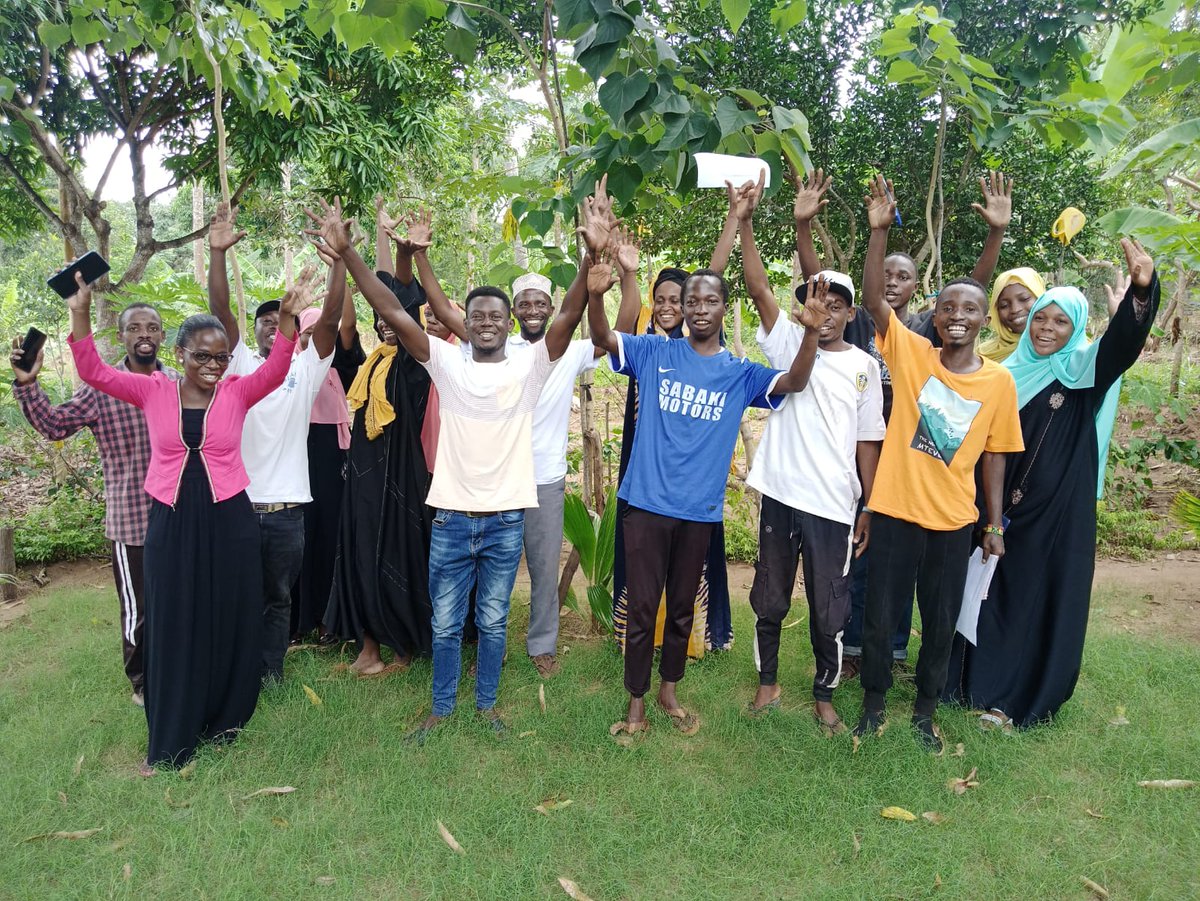 We connected with the dynamic youth group, Young Generation, in Vuga, Kwale County. The vibrant youth group joined forces to initiate beekeeping and tomato farming #SharedFuturesProject.