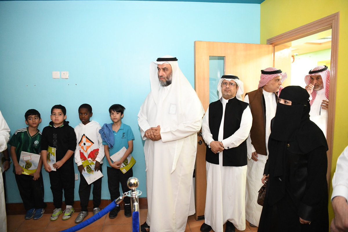 #صور | 

مدير عام #تعليم_مكة المكرمة 
يزور مدارس جيل الإبداع الاهلية ويطلع على مرافقها ويشيد بجهودهم ويضع حجر الأساس للمرحلة الثانية لمشروع قسم البنات ، وقد رافقه في الزيارة مديرة المكتب الخاص .