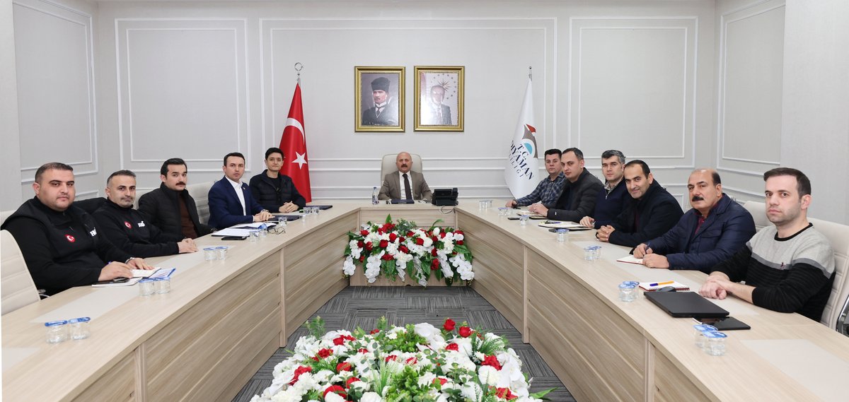 Vali Yardımcıları Haftalık Değerlendirme Toplantısı Valimiz Sayın <a href="/DrOsmanVarol/">Dr Osman Varol</a> başkanlığında gerçekleştirildi.

Çevre, Şehircilik ve İklim Değişikliği İl Müdürü ve AFAD yetkililerinin de katıldığı toplantıda, gündemdeki konular ile sahadaki son durum ele alınarak