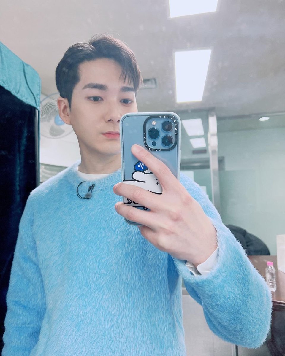aron_Instagram's tweet photo. 240130 💙 

🐶 https://t.co/PatOIHEGY1

#아론 #곽아론 #AARON #ARON #AaronKwak #kwakaron #인스타그램 https://t.co/Z6w7ByQmjH