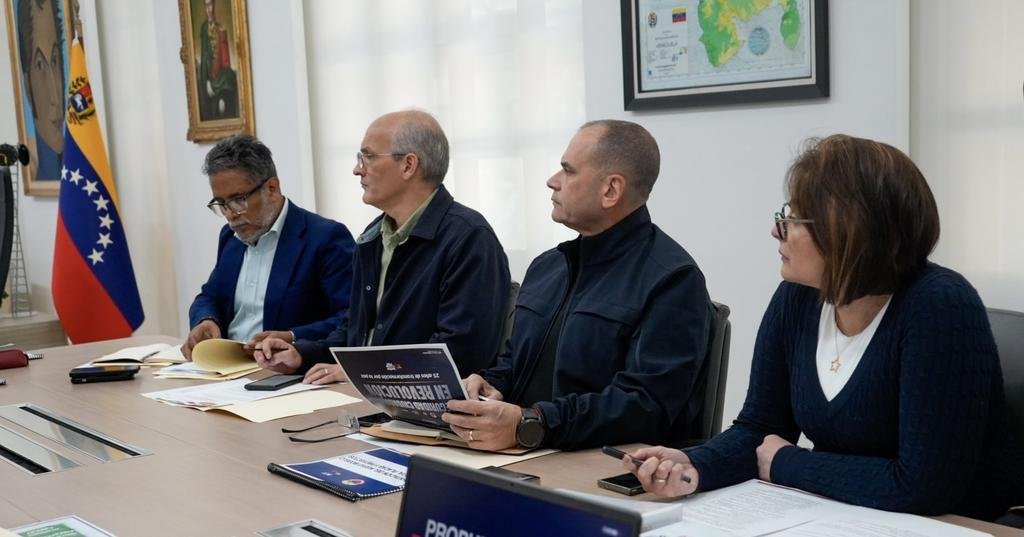 #EnFotos 📸 | Vicepdta. <a href="/delcyrodriguezv/">Delcy Rodríguez</a> lideró una reunión con el Consejo de Vicepresidentes Sectoriales, donde se evaluaron distintos temas para fortalecer el bienestar social del pueblo venezolano.
#7TFórmulaVictoriosa