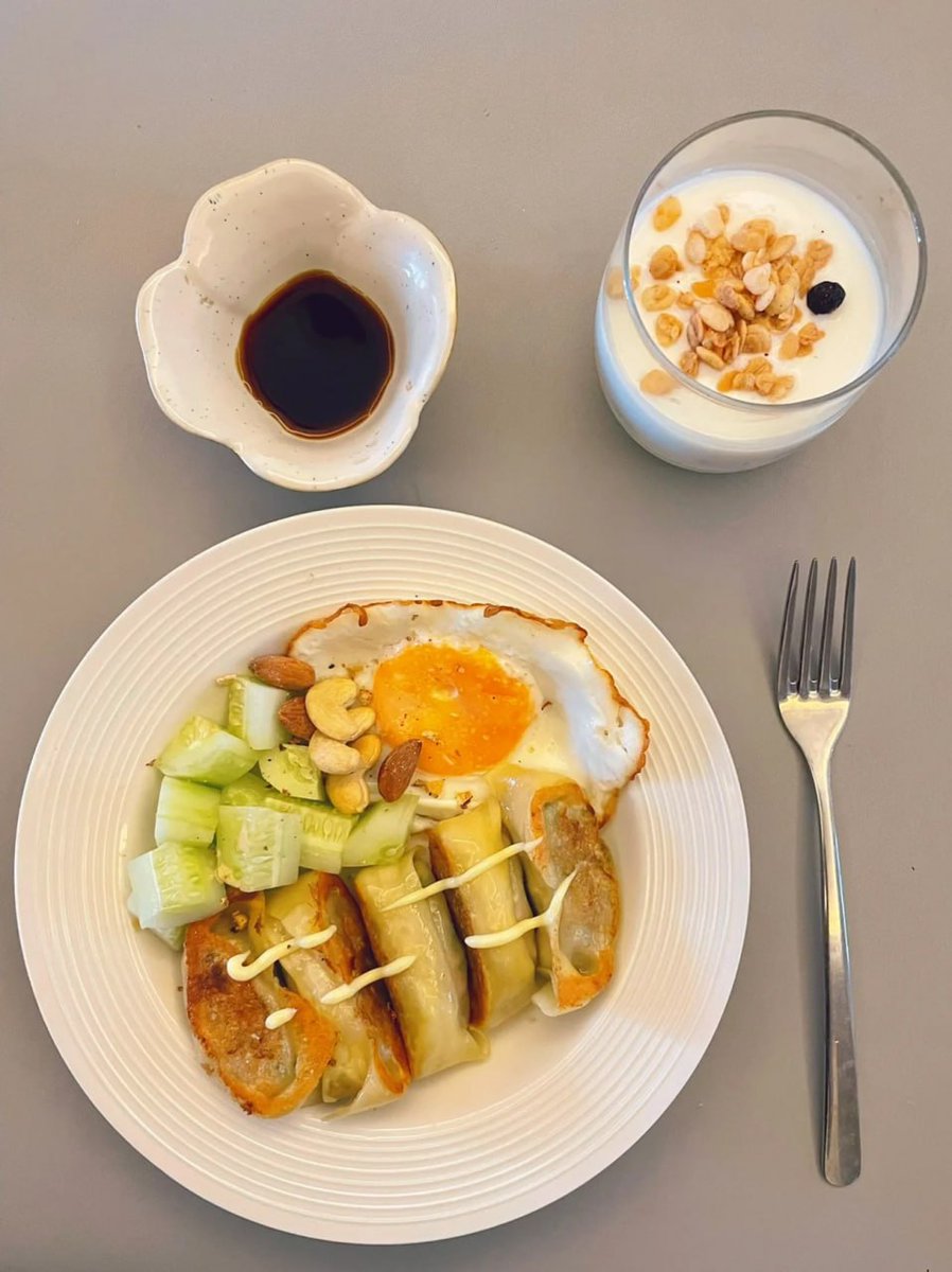 A beautiful morning started with a perfect breakfast🥛🍽🍮