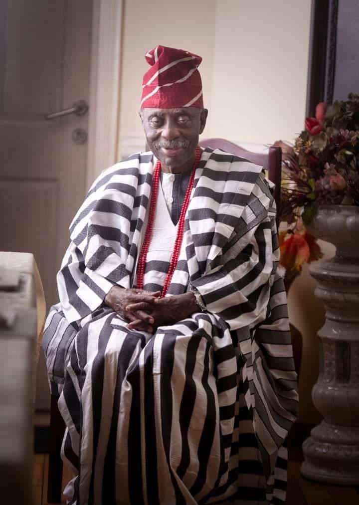 Kosofeinsideout's tweet photo. Awujale Elevates Influential Lagos GAC member as Chairman Council of Otunbas – Kosofe InsideOut https://t.co/DaU03sViH7 https://t.co/kQdUz4yhy3
