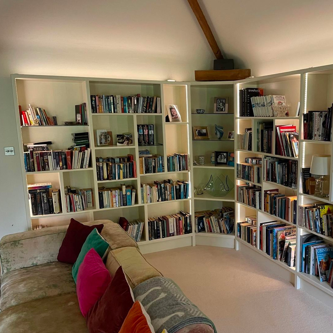 JLAJoinery's tweet photo. Do you have too many books, but youβre not sure where to store them? π
Then take inspiration from this lovely large shelving unit that we completed a few years ago for a client in Runcton, Chichester!
#jlajoinery #joinery #bespokejoinery #bespokestorage #bespokeshelving https://t.co/vsY8mpALAl