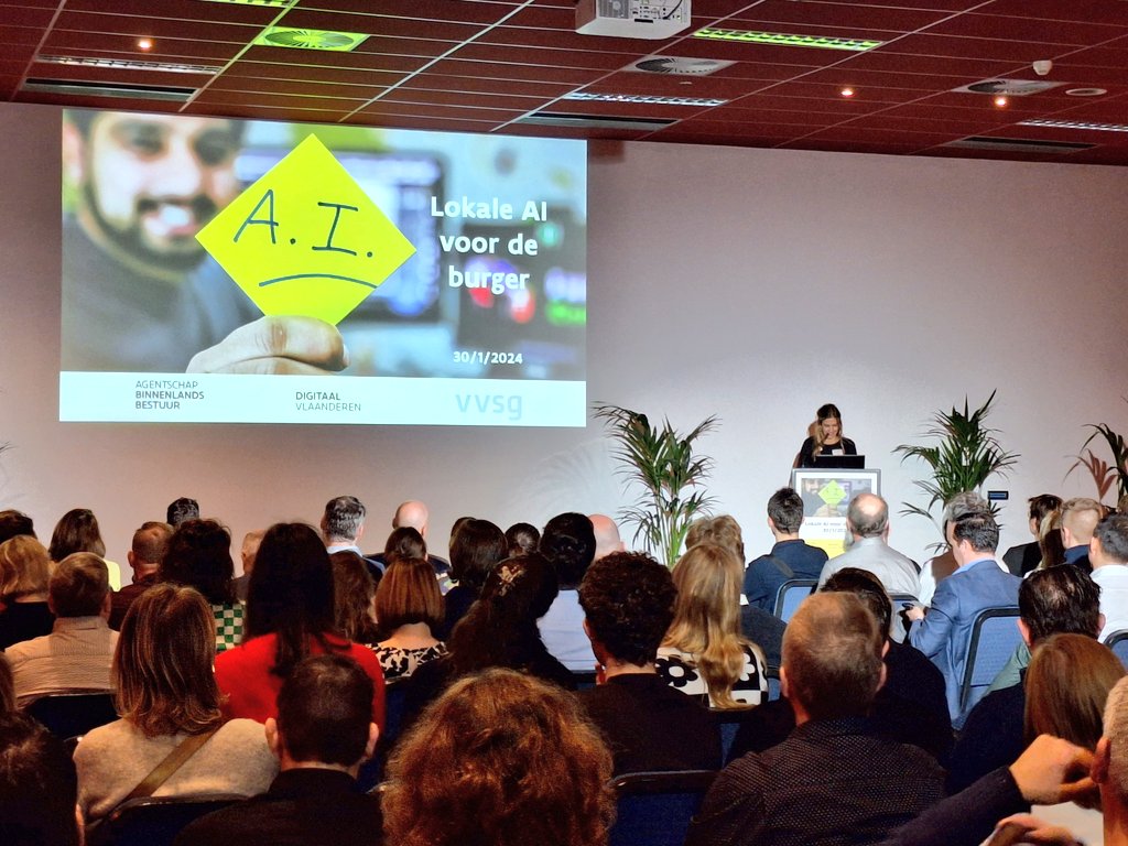 Ndumarey_VVSG's tweet photo. Start van de studiedag #lokaleAIvoordeburger een mooie samenwerking tussen @vvsg @ABB_Vlaanderen en  @digi_vlaanderen. Blij dat we vandaag op een uitverkocht event meer dan 200 (beleids)medewerkers van lokale besturen mogen verwelkomen! https://t.co/PE5Xdo6HcF