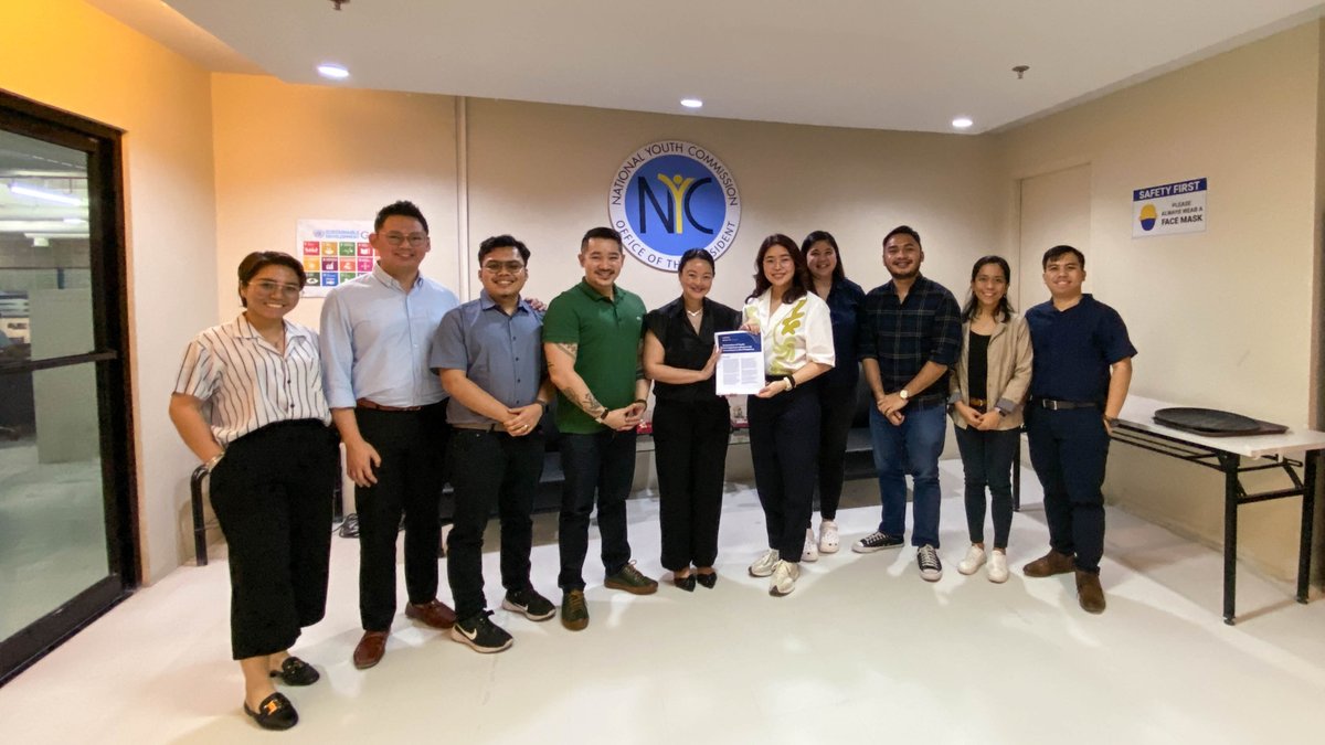 YouthLedPH's tweet photo. 📸 IN PHOTOS: YouthLed officially turned over the youth’s declaration of participation to localize the Philippine Youth Development Plan 2023-2028 to the @NYCPilipinas!

📌 Download the PYDP 2023-2028 here: https://t.co/0Ut91Frlmy

#YouthLedPH #Democracy #Governance #PYDP2023 https://t.co/T4j2fuaaLA