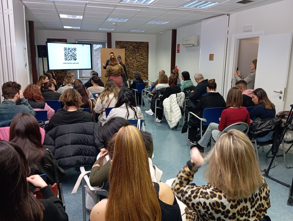 FuturaFP (@futura_fp) on Twitter photo Sí.
La família professional de tèxtil futurafp l'ha tornat a liar.
Jornada sobre moda sostenible amb el pacte de la moda circular.
🏛️ Ca n'Andalet
🏋️ + 350 alumnes
🏄 8 instituts
🤝 <a href="/barcelonactiva/">Barcelona Activa</a> <a href="/AltresEconomies/">AltresEconomies</a> <a href="/TandemSocial/">Tandem Social</a> Sí.
La família professional de tèxtil futurafp l'ha tornat a liar.
Jornada sobre moda sostenible amb el pacte de la moda circular.
🏛️ Ca n'Andalet
🏋️ + 350 alumnes
🏄 8 instituts
🤝 <a href="/barcelonactiva/">Barcelona Activa</a> <a href="/AltresEconomies/">AltresEconomies</a> <a href="/TandemSocial/">Tandem Social</a>