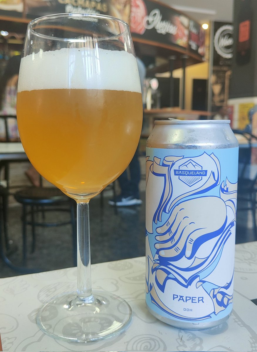 HodeiMaiza's tweet photo. Volamos al norte en #catadecervezas con la #BasquelandPaper, una DDH IPA de 6,2° edición limitada con lúpulos YCH301 Mosaic experimentales, Mosaic  y Cashmere. Color dorado, espuma densa, aromas frescos,  tropicales, trago fácil con sabor a cítricos y fruta tropical. Rica https://t.co/Pr6XjNudSC
