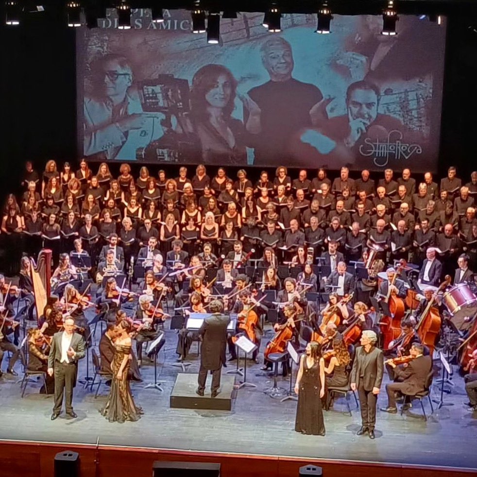 LauradelRioSopr's tweet photo. ¡Entrades exhaurides! Quin goig gaudir del concert ple de gom a gom amb ‘L’òpera dels amics’ a @latlantidavic Gràcies a tot l’equip @simfonova @marcelgorgori #DanielAntoli #OrquestraBarcelonaFilharmonia @orfeovigata i als meus companyxs #LauraVila #AntoniLliteres #ToniMarsol https://t.co/iXDAmYOio1