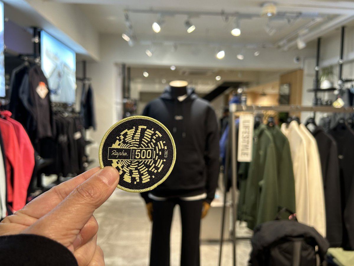 laroutejapan's tweet photo. ラファ東京でFestive500の完走ワッペン、頂きました!
#Feative500 #raphatokyo https://t.co/sCVnL3ByYU