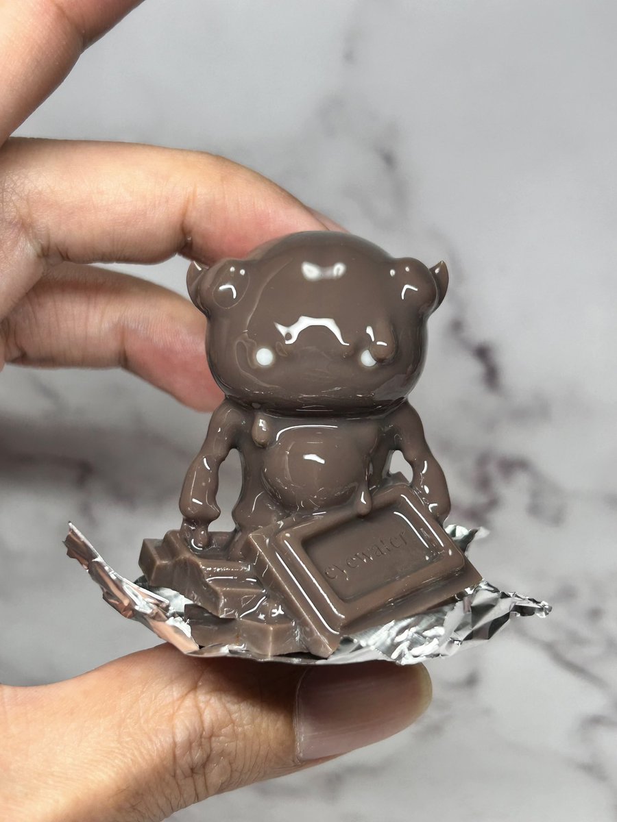 「新作パグトロトロン チョコレート。「チョコトロン」完成品。ワンフェスにもっていき」|榎木（えのき）ともひで 骸骨少女「富井アンナ」レジン版WEBショップで販売中のイラスト