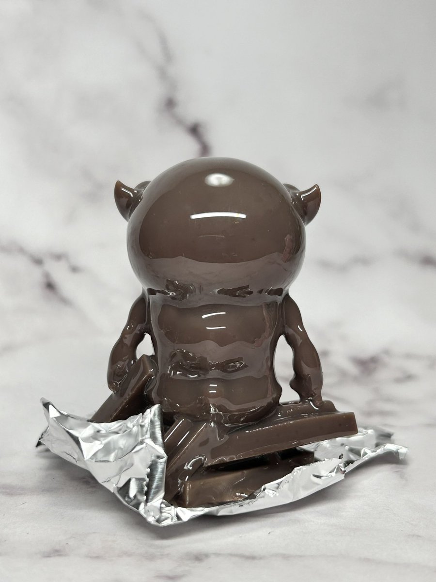 「新作パグトロトロン チョコレート。「チョコトロン」完成品。ワンフェスにもっていき」|榎木（えのき）ともひで 骸骨少女「富井アンナ」レジン版WEBショップで販売中のイラスト
