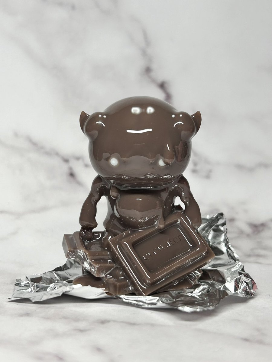 「新作パグトロトロン チョコレート。「チョコトロン」完成品。ワンフェスにもっていき」|榎木（えのき）ともひで 骸骨少女「富井アンナ」レジン版WEBショップで販売中のイラスト