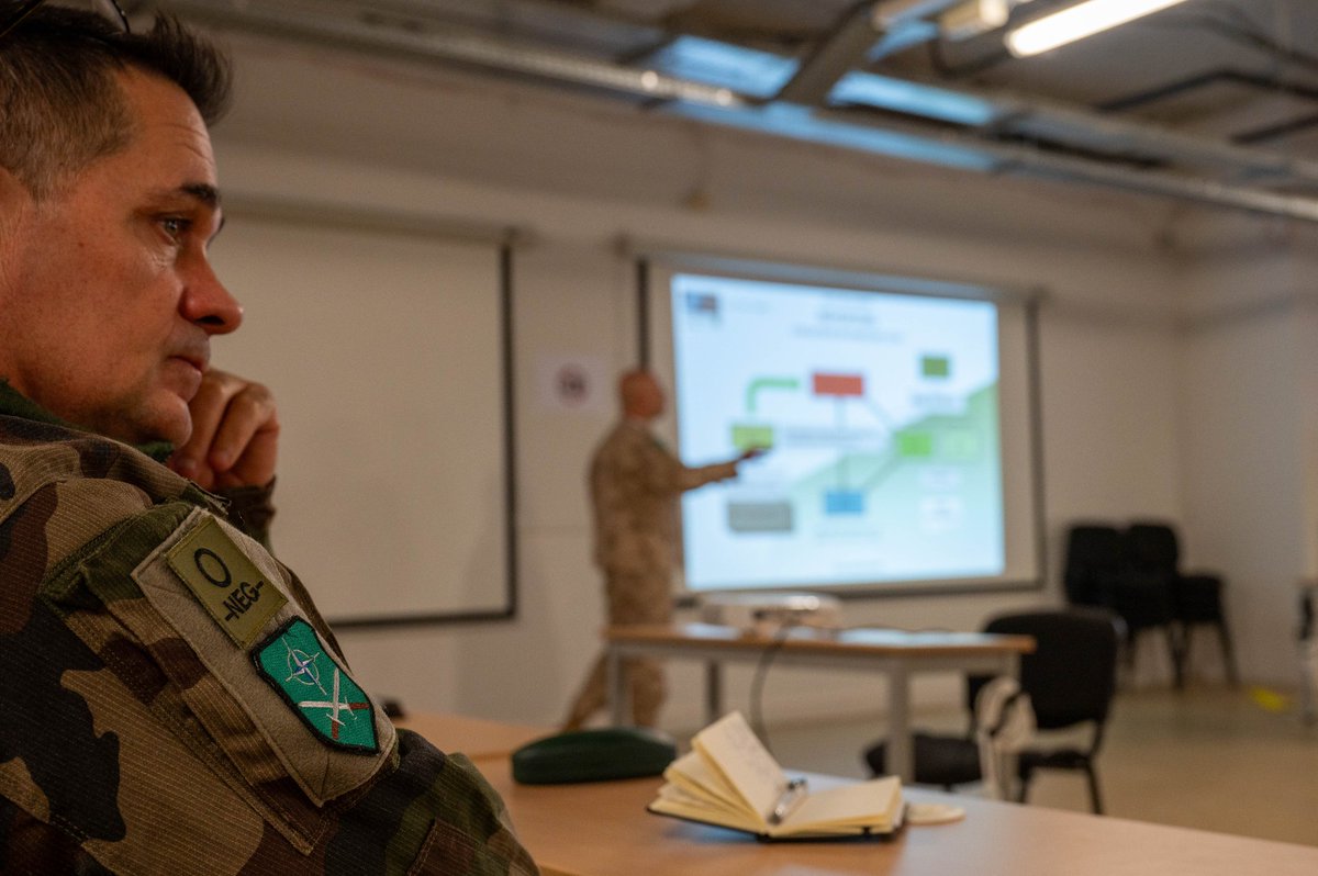 1FRCorps's tweet photo. 🛡️ RRC-FR was thrilled to host LANDCOM CREVAL's team for an assessment during #LOLE24 (Jan 22-26). Led by BG Martinez Ferrer, the evaluation at Lille's Citadel focused on administrative readiness. Proud of our corps' excellence ! 🌟 #RRCFR #Defense #Military  #Evaluation #CREVAL https://t.co/9aiHigwA3u