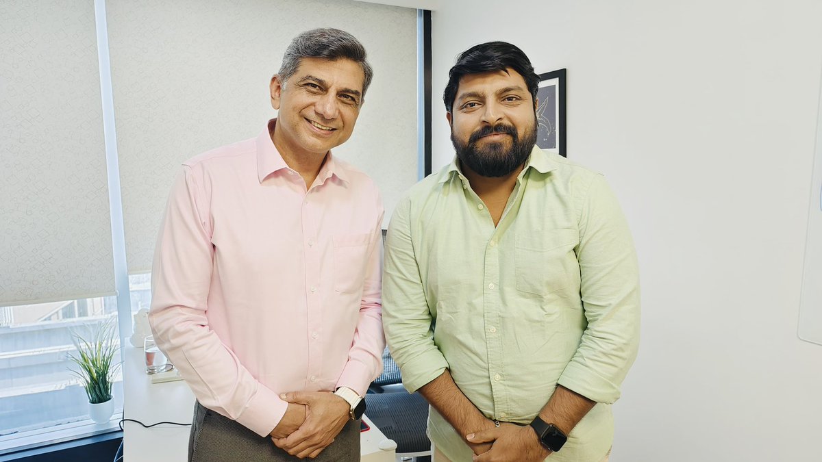 Fanboy moment 🤩🥰

Waiting for this day since many years 

Finally the day came, 

today I met Atul Suri sir 

A person who worked with The big bull #RakeshJhunjhunwala for more than a decade in Rare enterprises

Infact my entire trading life changed coz of Sir’s one lecture