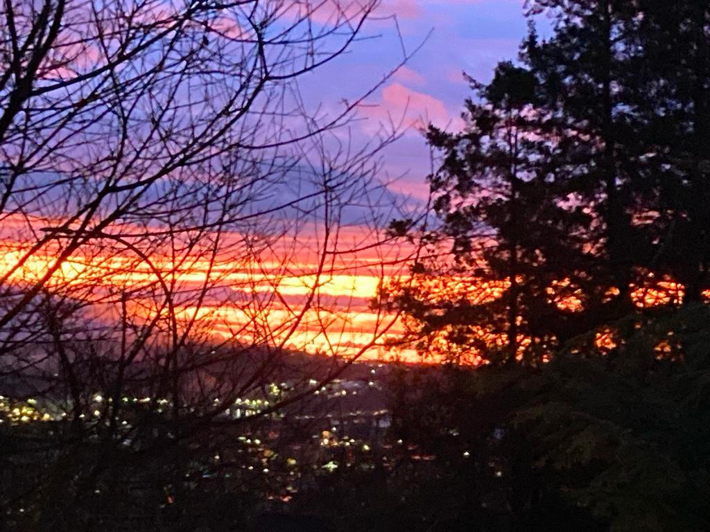 Yvette10090's tweet photo. A glorious winter sunrise 🌄 

#Jan29th #BCsunrise #StormHour #ThePhotoHour @Stormhour @ThePhotoHour #BCWinter2024 https://t.co/AOzA5X8wzY