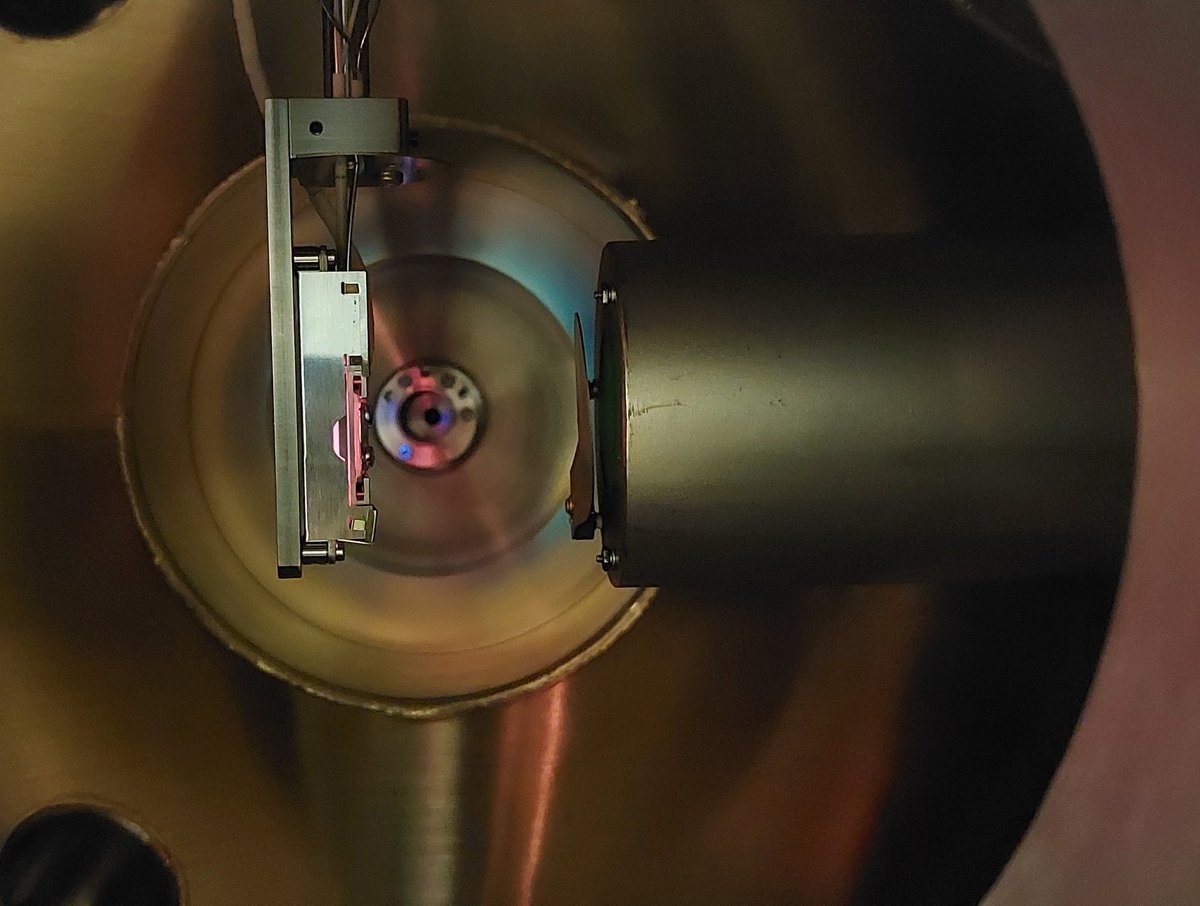 The #glowing metal is heated to remove surface contaminants. The tube on the right is an #electron gun and retarding field analyser for Auger electron #spectroscopy (AES). This technique identifies contaminents on the surface from unique #energy signatures of reflected electrons.