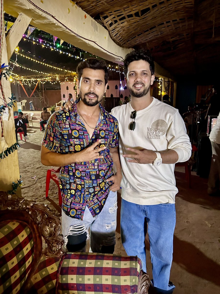 bboymad91's tweet photo. KATTE ME GOLLI SONG SHOOTING TIME WITH @beingmudassarkhan EXCELLENT EXPERIENCE THANK YOU SIR 🙏🏻
.
.
.
.
.
.
#artistlife #artist https://t.co/D4tvbbuxlt