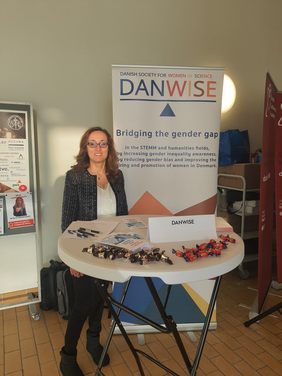 DANWISE_DK's tweet photo. On January 19th, the Aarhus DANWISE team attended the Aarhus University PhD Day, introducing DANWISE to students and faculty members over some cozy coffee and snacks. This event proved to be a valuable platform for fostering meaningful connections
#DANWISE #EmpowerWomen #AU https://t.co/6V31ikns9x