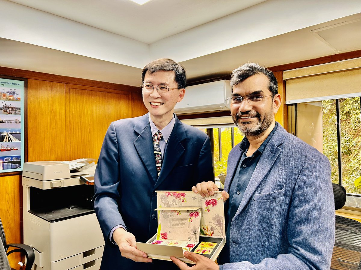 MaritimeCluster's tweet photo. Had a fruitful meeting with @MPA_Singapore and discussed about #decarbonization and #digitalisation of #ports and #shipping

@Ports_GMB 
@shipmin_india https://t.co/HLOGS2Bp9W