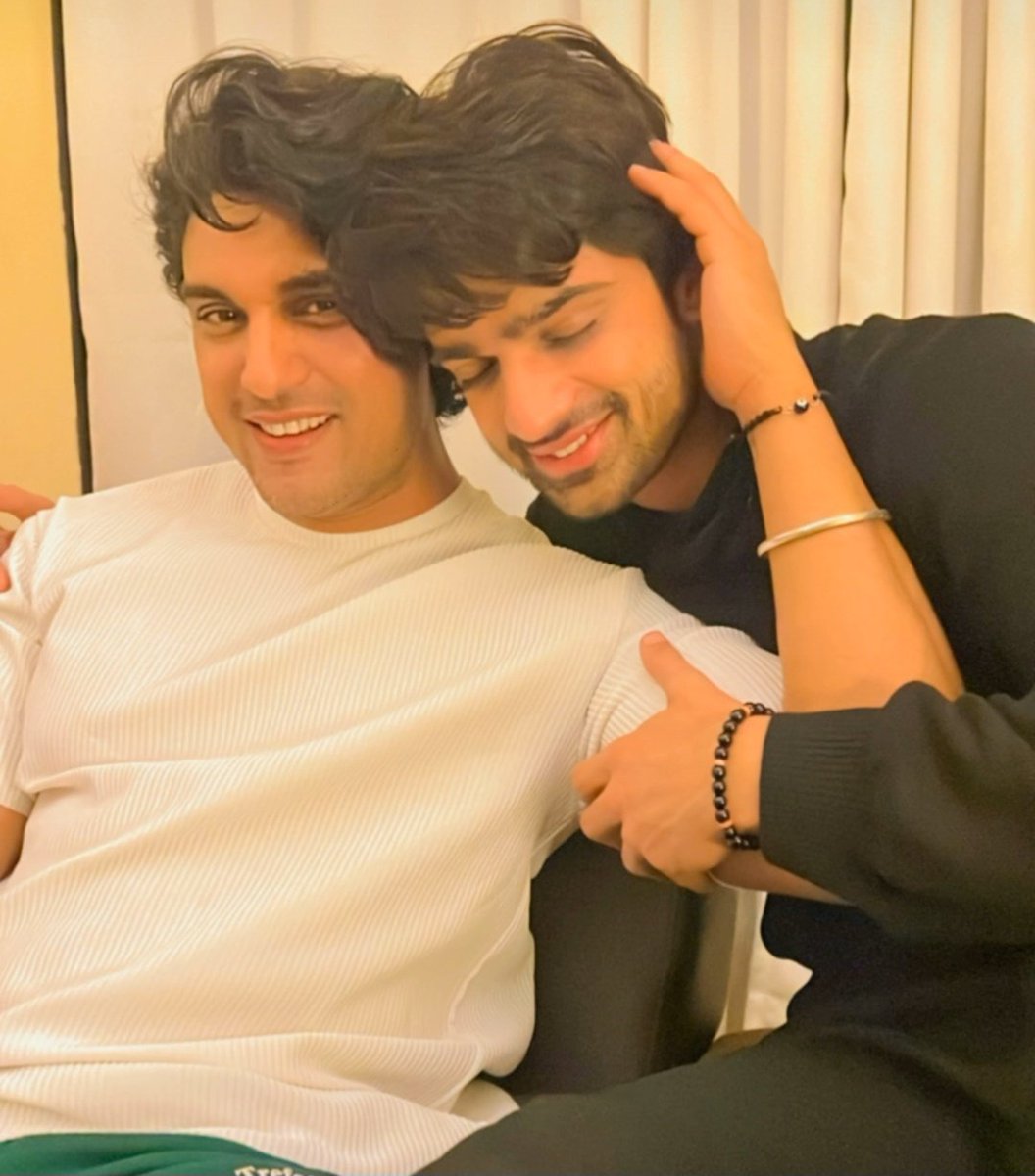 Biggboss19live's tweet photo. Now this is called Rishto vala ladka https://t.co/j81FMvjWOm