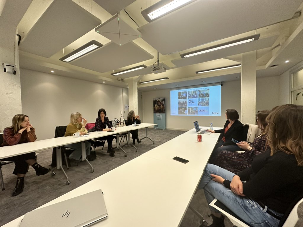 vanvin74's tweet photo. Vandaag laatste werkdag van Leentje bij @Travi_Be, die de afgelopen jaren het gezicht was van het #Azuu project met @Stadgent. Gisteren met het team afscheid genomen met hapje, drankje, gedichtje en heuse Travi-gazette🤘🏻Suc6 bij @oost_vlaanderen 🍀 https://t.co/2KKzm8phjO