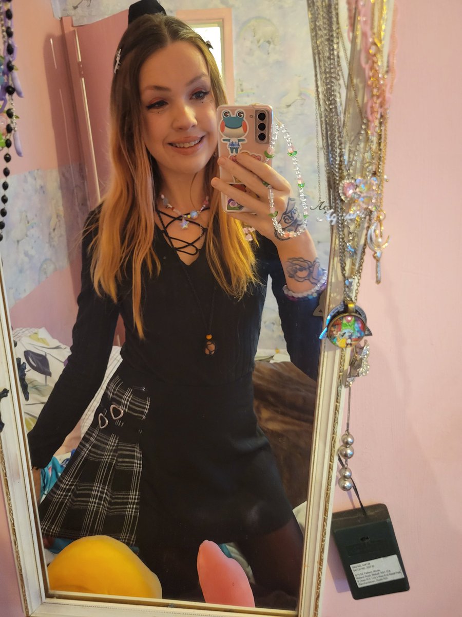 #smile 

#cute #cuteoutfit #kawaii #blackoutfit #uniquejewelry #crystals #ginger