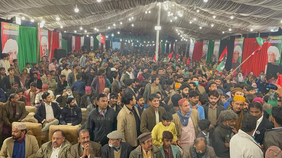 TeamNauman's tweet photo. سکھر:جئے شاہ ٹاؤن کی جانب سے عظیم الشان جلسہ منعقد کیا گیاجس میں پاکستان پیپلز پارٹی کے نامزد امیدوار حلقہ این اے 200 نعمان اسلام شیخ،امیدوار پی ایس 25 سید ناصر حسین شاہ، پی ایس 24 کے امیدوار سید فرخ شاہ نے شرکت کی پارٹی کارکنوں سے خطاب کیا۔
@BBhuttoZardari @NaumanIShaikh https://t.co/9hvYg0qiY8