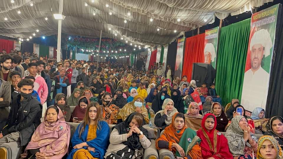 TeamNauman's tweet photo. سکھر:جئے شاہ ٹاؤن کی جانب سے عظیم الشان جلسہ منعقد کیا گیاجس میں پاکستان پیپلز پارٹی کے نامزد امیدوار حلقہ این اے 200 نعمان اسلام شیخ،امیدوار پی ایس 25 سید ناصر حسین شاہ، پی ایس 24 کے امیدوار سید فرخ شاہ نے شرکت کی پارٹی کارکنوں سے خطاب کیا۔
@BBhuttoZardari @NaumanIShaikh https://t.co/9hvYg0qiY8
