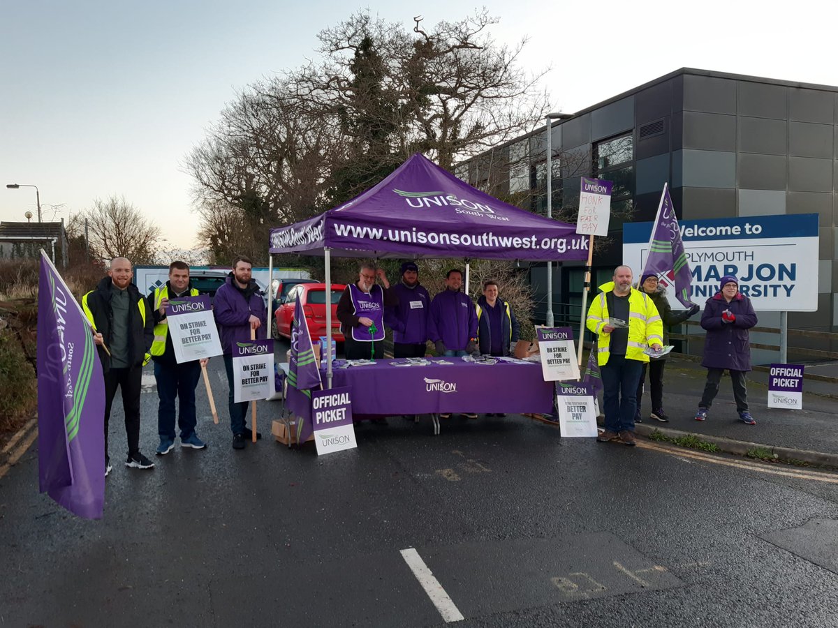UoPUnison's tweet photo. More pickets joining the line at Marjon. #payupnow #togetherwearestronger #CostOfLiving #RisingForBetterPay
@UNISONSW
@UNISONinHE https://t.co/qtBCnH5ttn