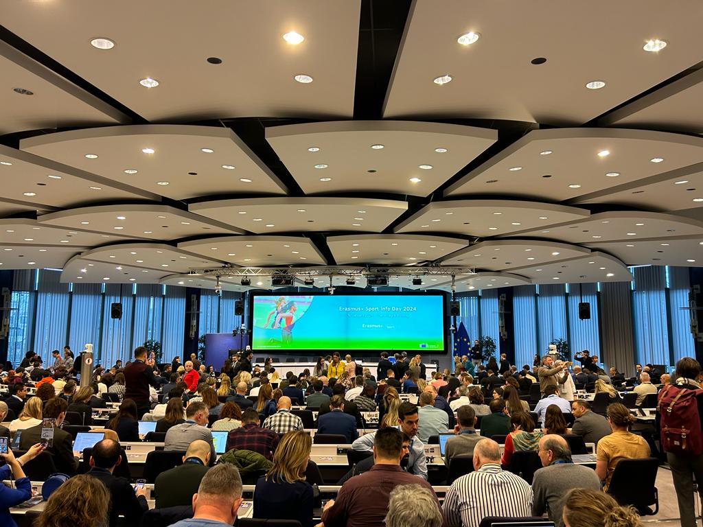 EuSport's tweet photo. Ready, set, GO!

We’re kicking off the #ErasmusPlus #SportInfoDay.

Remember you can join our sessions at home via the web streaming page.

Get involved 👉https://t.co/oj5yPYb74B https://t.co/UdqnY6wDYZ