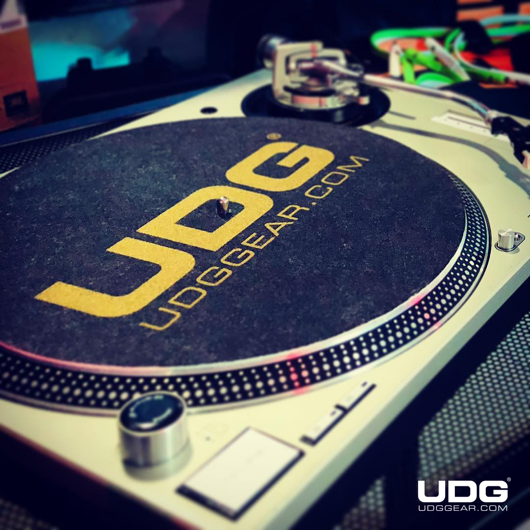 udggearcom's tweet photo. UDG Slipmat Set Black/Golden π― @udgargentina
#UDG #UDGGEAR #Deejay #Producer #DJLIFE #UDGonTheRoad #DJonTour #UDGUrban #UDGTravel #UDGMusic #UDGStyle #UDGreGram #udgargentina #udglatam #udgslipmat #djargentina #dj #djs #technics #pioneer #audiotechnica #jbsystems https://t.co/S3cuOKNT79