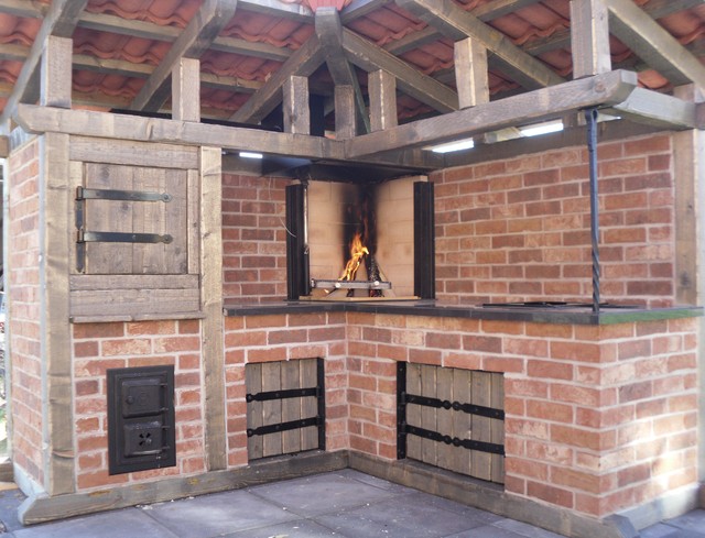Looking for some outdoor kitchen inspiration? Check out this one from Noitakka, complete with oven and grill pit. Just the thing to celebrate #NationalPizzaDay
Planning on making something similar for your garden or a client? We have lots of seasoned timber available.

<a href="/noitakka/">Anne-Marita Granroth</a>