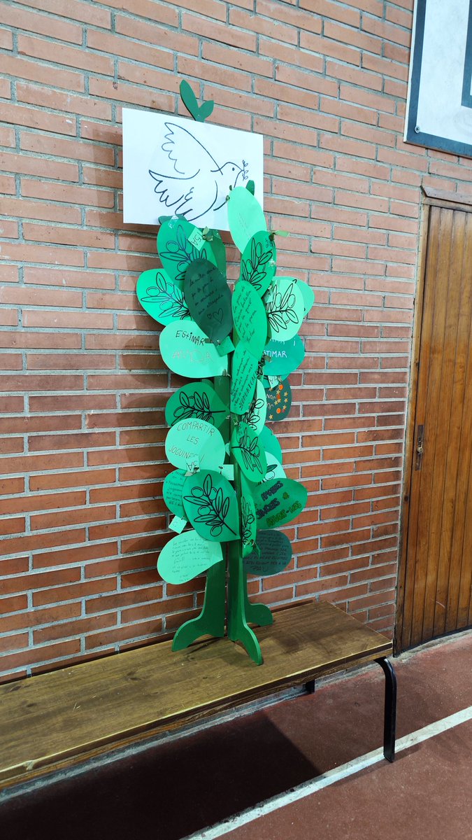 Celebrem el #DENIP a l'escola.
Tots els alumnes de l'escola han enviat un missatge de pau i els hem recollit en aquesta olivera col·laborativa. 
#noalaguerra #escolaambvalors #ODSVedruna