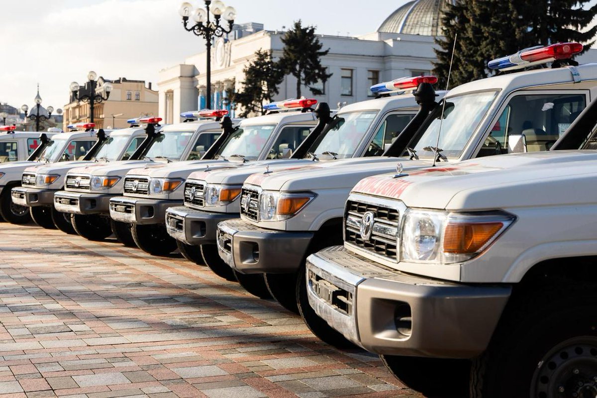 🚑 +50 emergency evacuation ambulances were provided by the 🇦🇪 government to 🇺🇦 with the support of @Zelenska_FND. Valuable support for medical professionals in challenging war conditions to save peoples lives.