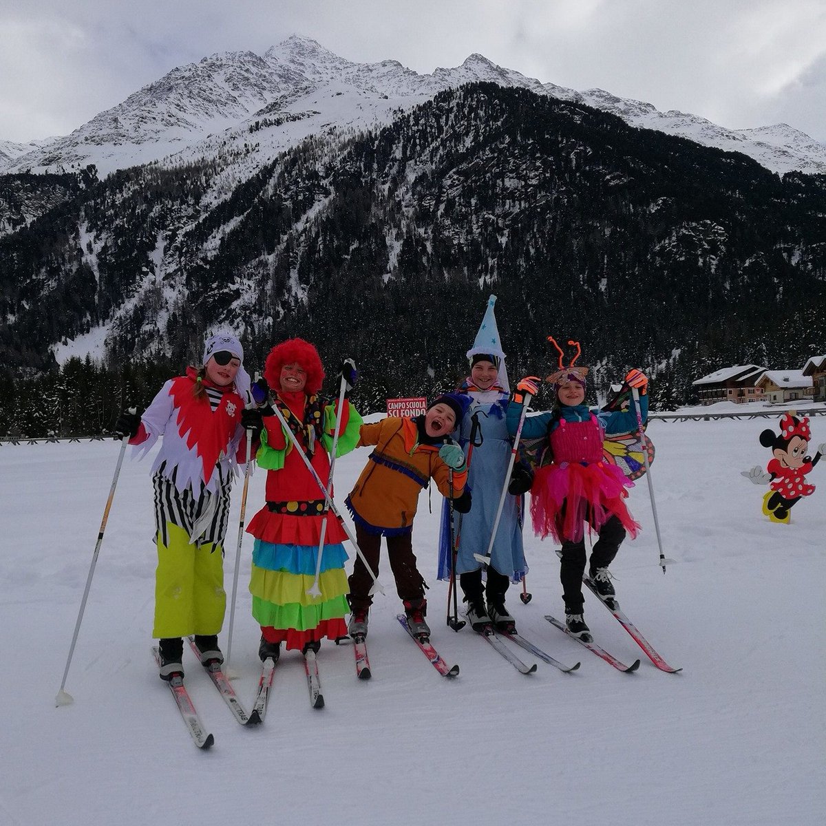 Sabato 10 febbraio ore 18.00

SCIATA IN MASCHERA✨

l’anello nella pineta di S.Caterina sarà illuminato con le torce per una Sciata in notturna sotto le stelle!

INGRESSO GRATUITO

consigliato il frontalino
A SEGUIRE CENA
Ristorante la Fonte € 15,00 per prenotazioni 350 1990809
