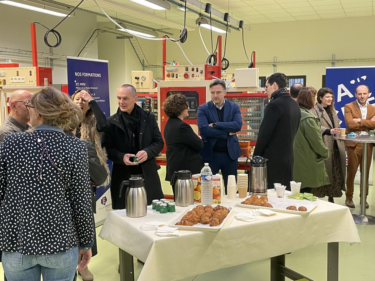 Fière de signer cette convention des « écoles des #réseaux pour la #TE » avec nos partenaires ce jour au lycée #EdouardBranly ! 90 lycéens seront préparés à des métiers passionnants pour construire la #NouvelleFranceElectrique ! 🎯: anticiper les besoins massifs de recrutements !