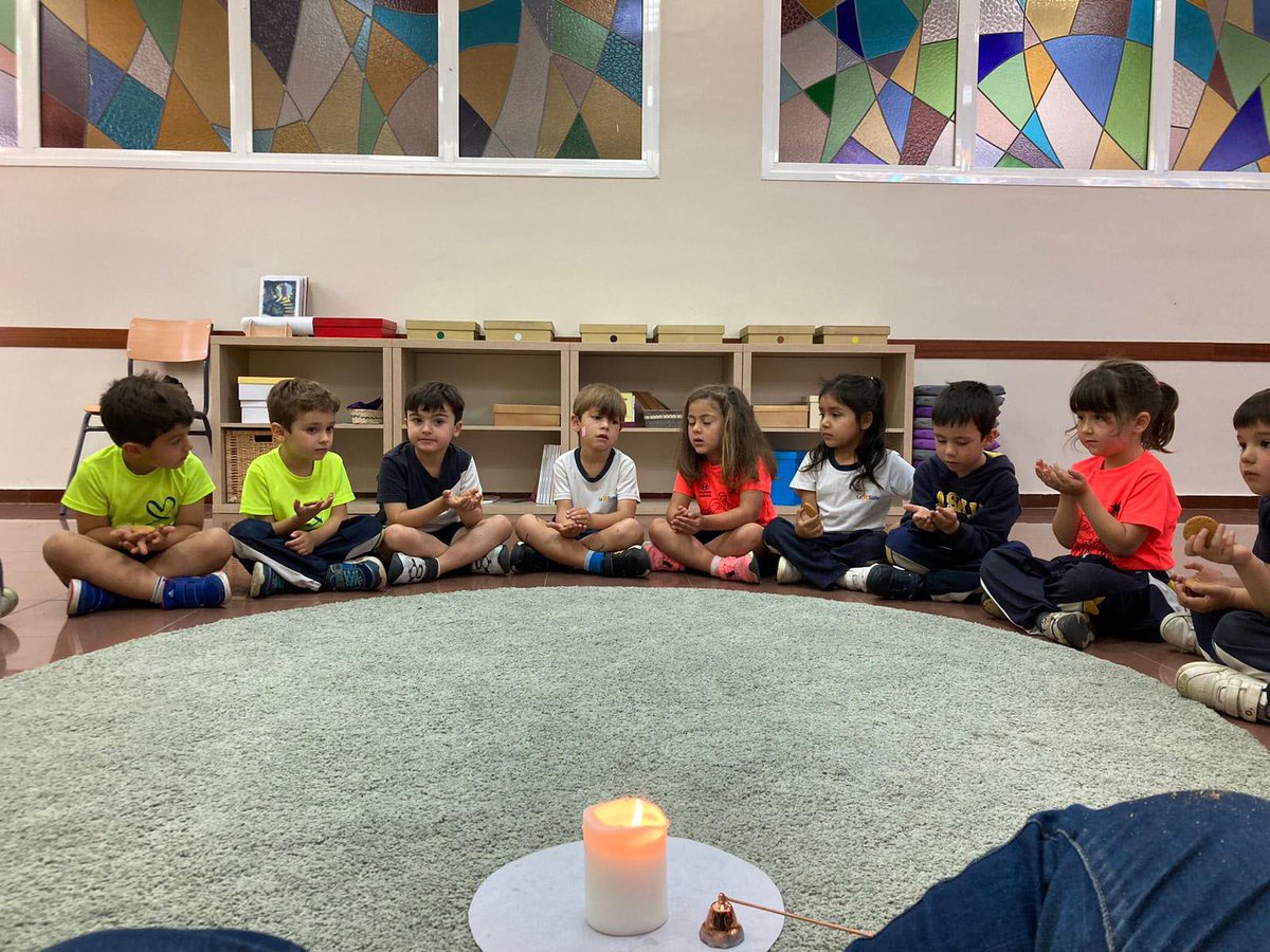 Sallemadrid's tweet photo. En nuestra propuesta #NCALaSalle trabajamos la espiritualidad y así nos lo cuenta @LaSalleInstituc de @Sallemadrid con el artículo “Nada más y nada menos: Godly Play” Gracias @godlyplayspain por seguir acompañándonos en este proceso. https://t.co/PuEnQqzdvg #Gracias #MiraMásAllá https://t.co/8gZUlFeiBp
