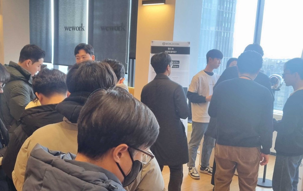 Namu_Labs's tweet photo. NamuLabs participated in an offline event at Worldcoin today. (To make various efforts to better understand the Web3 ecosystem!) It was a great time to have an in-depth conversation about not only opportunities, but also ethical issues and risks for the future ecosystem:) https://t.co/1X3uzDZ74J