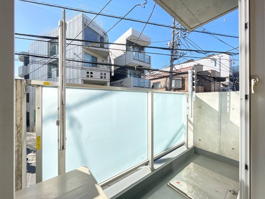 renodept's tweet photo. 写真だけでは伝わらない良さがある…

キッチンやトイレ…
ここぞという所に窓があるのも気が利いてます🌞

SOHO・事務所利用にもお勧め！！

▶︎▶︎https://t.co/NJHdvZggoV

#リノベ百貨店　#物件 https://t.co/OIkqfm1FXm