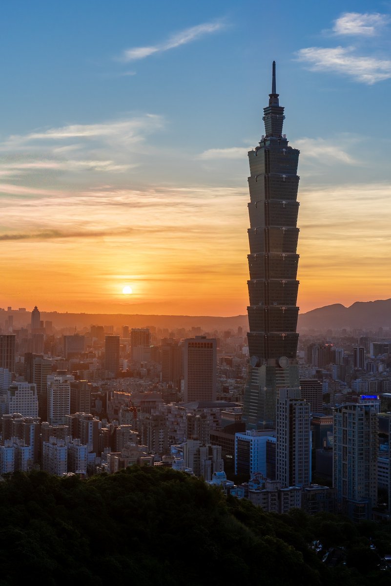 SGWSecurity's tweet photo. Towering above the #Taipei skyline, Taipei 101 stands as an architectural icon and testament to innovation.

At 508 metres with #sustainable design, it held the title of the world's tallest building from 2004 to 2010.

#security #securityindustry #building #secure #architecture https://t.co/H6sClrw2nS