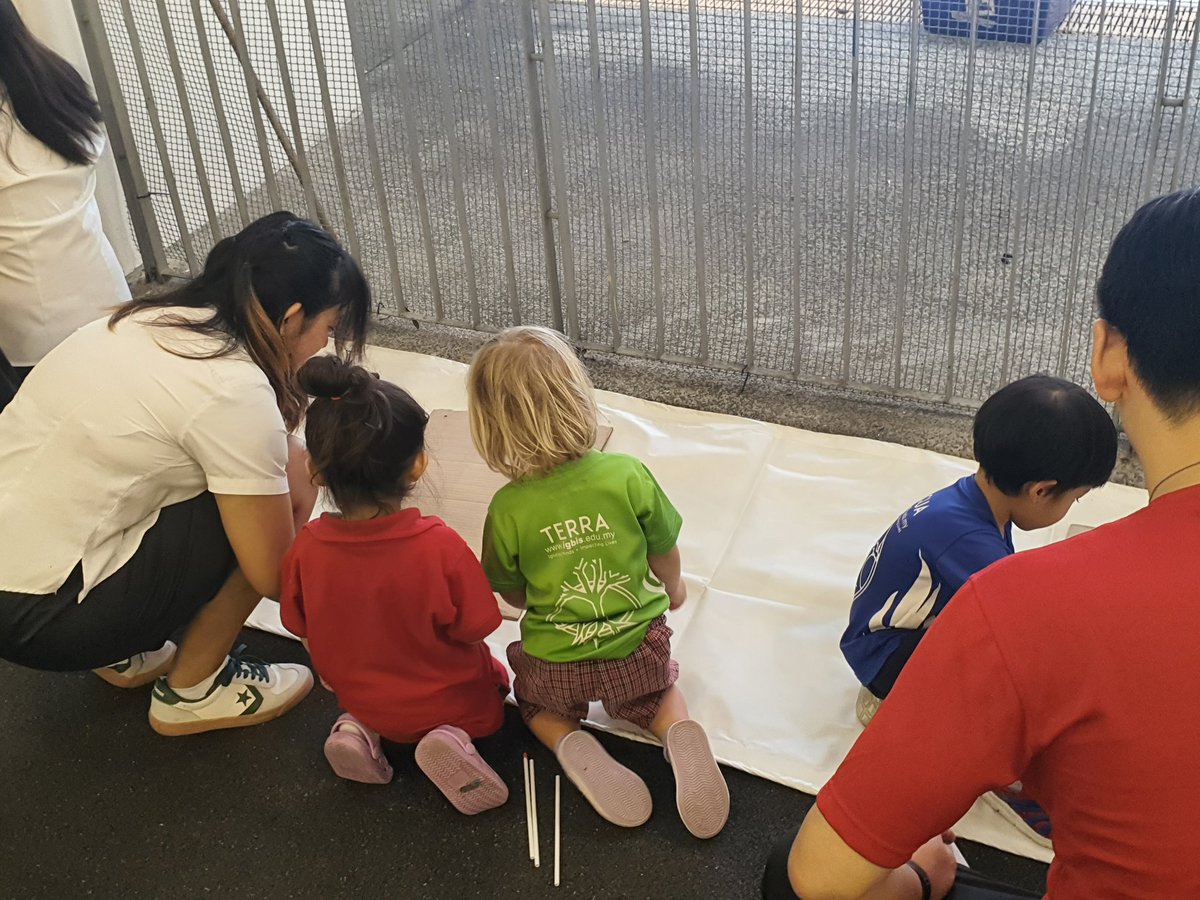 Millyphysed's tweet image. A great start to our Week of Play. Our Secondary and Elementary grades playing together #igbintschool#weekofplay#community