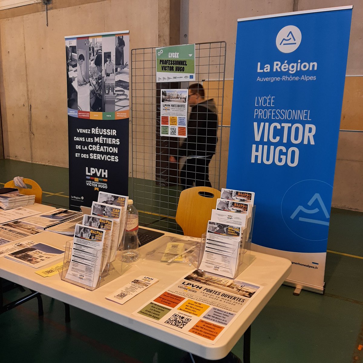 RancStephane's tweet photo. Ce mardi 30 janvier le @LyceeVictorHugo présente ses formations professionnelles au forum organisé par le Lycée Terre d'horizon de Romans et le CIO à destination des collégiens du territoire Romans Bourg de Péage Saint Jean en Royans Le Grand Serre. https://t.co/efufBz9T1i
