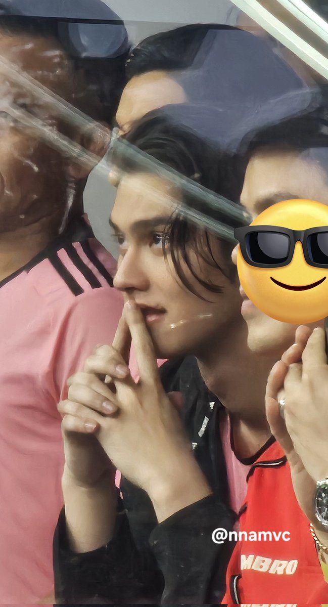 React ไบร์ท​ตอนนั่งมองพี่เบคบนเวทีไม่ต่างกะชาวไบร์ท​มองไบร์ท​😊
adidas x Bright 
#adidasPredatorxBRIGHT
#adidasPredator
#bbrightvc