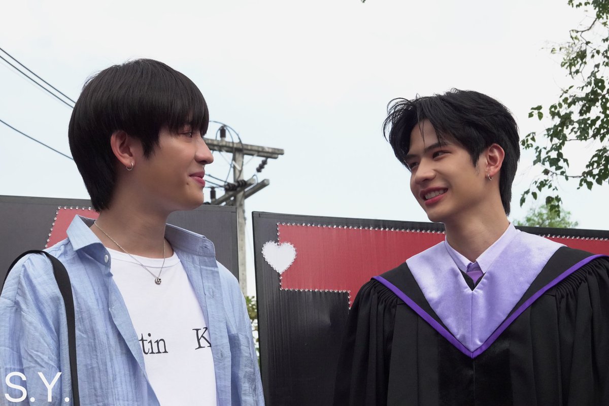 idol_sy69's tweet photo. Latte too handsome
Firstone face goes red
#lattefirstone
#lattefirst
#LatteTNC
#firstone_wnk
#LatteGraduationDay
@firstone_wnk
@latte_tnc https://t.co/aefiyfV8Ua